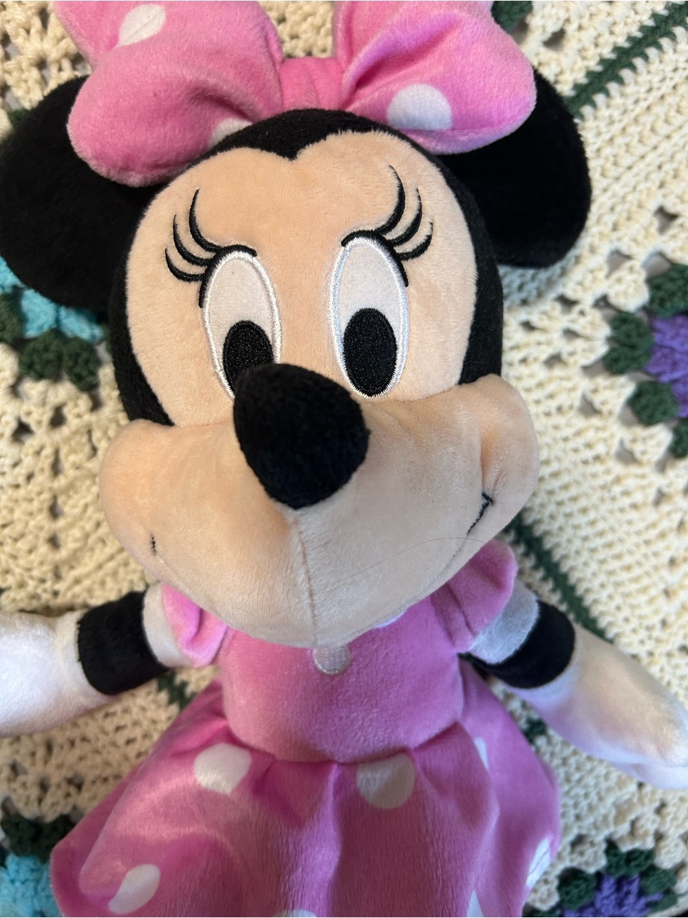 Minnie Mouse Plush - Picture 2 of 3